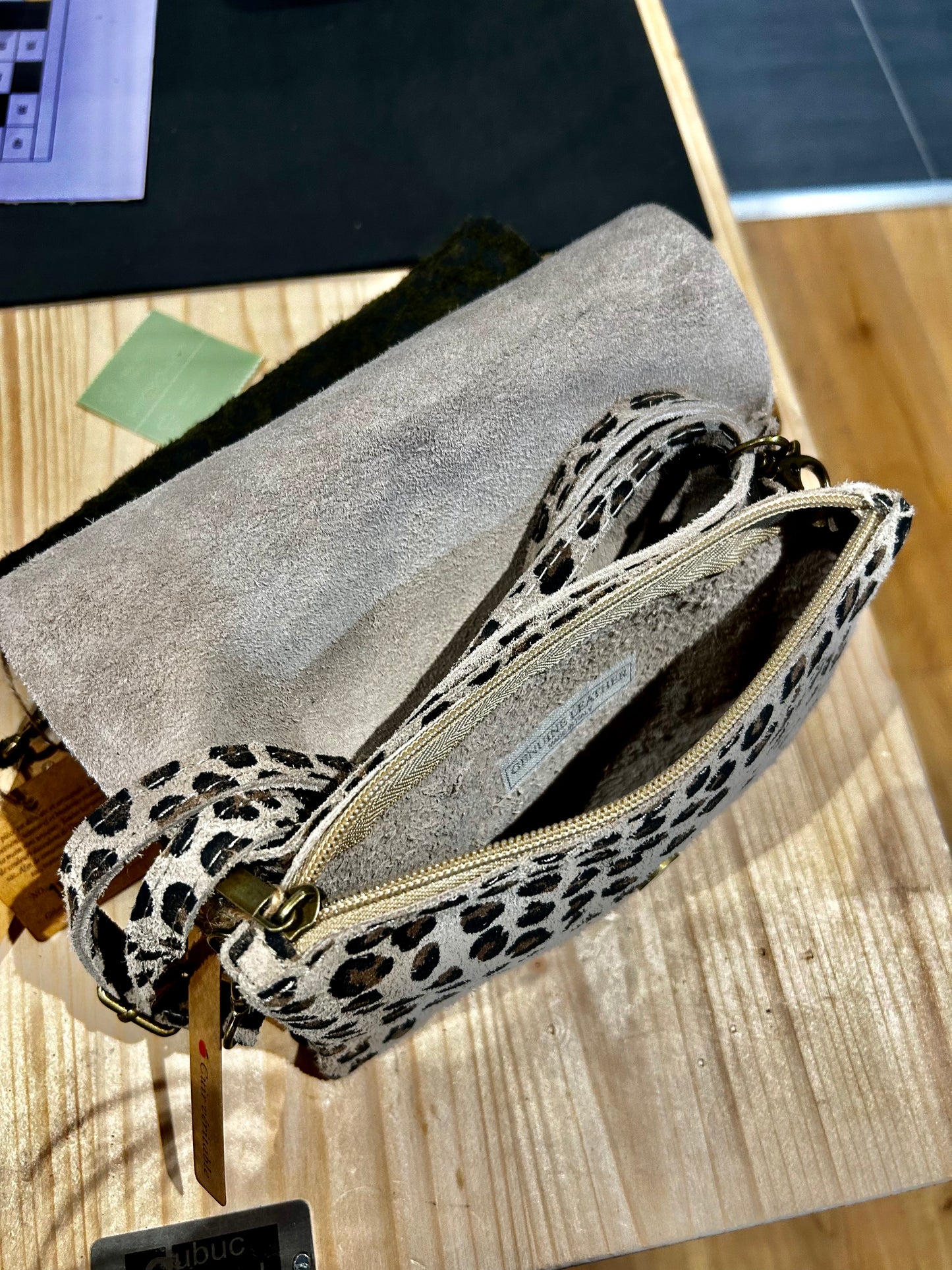 Sac pochette cuir à imprimé animal