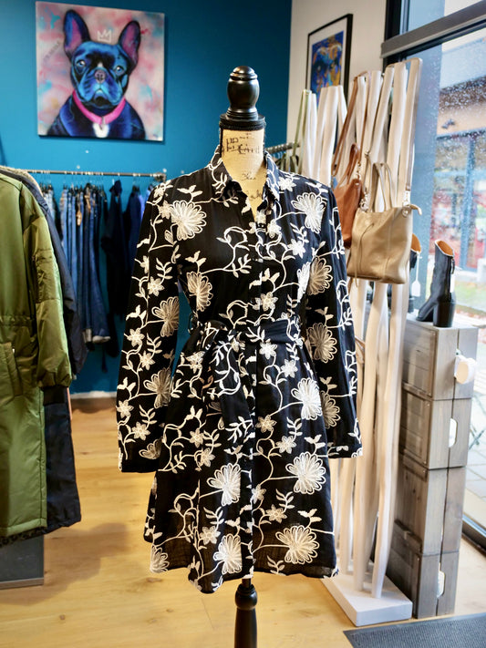 Robe courte broderie